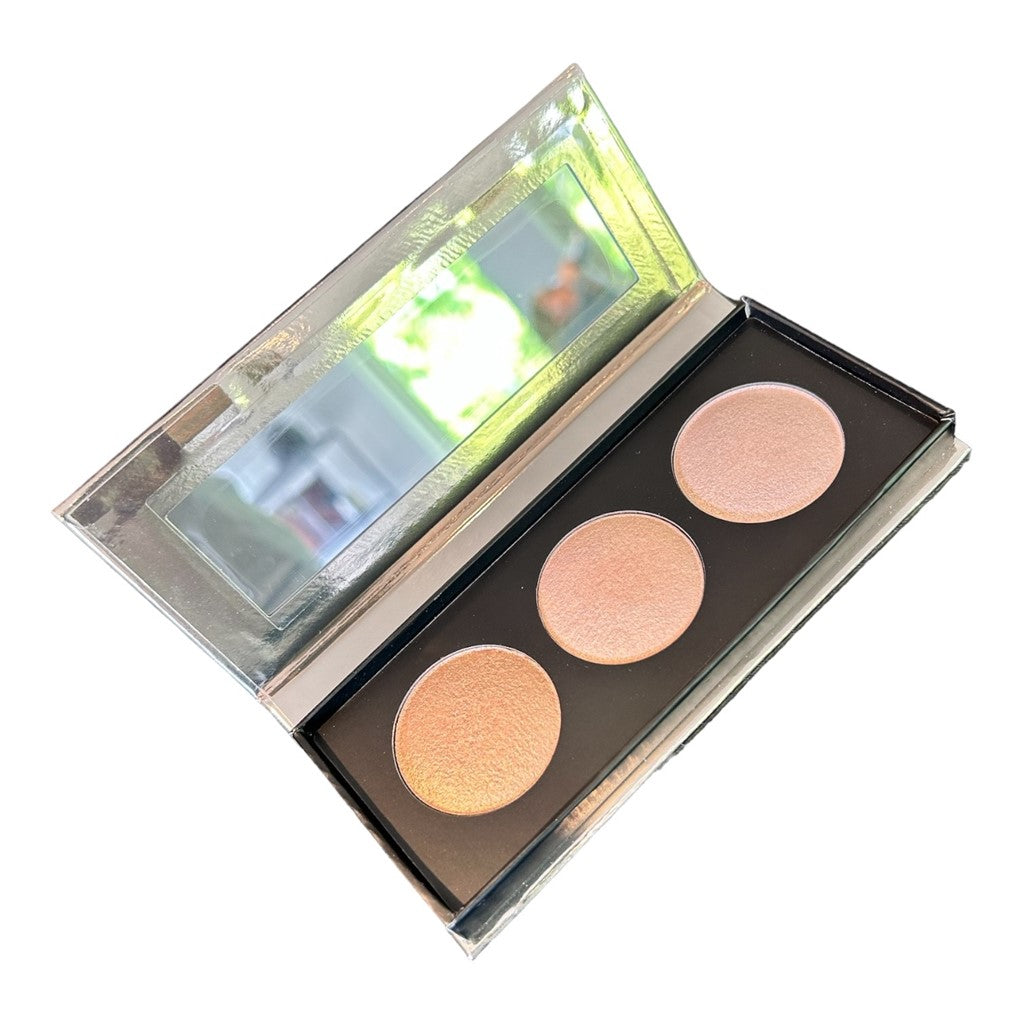 Iconic Highlighting Blush Palette