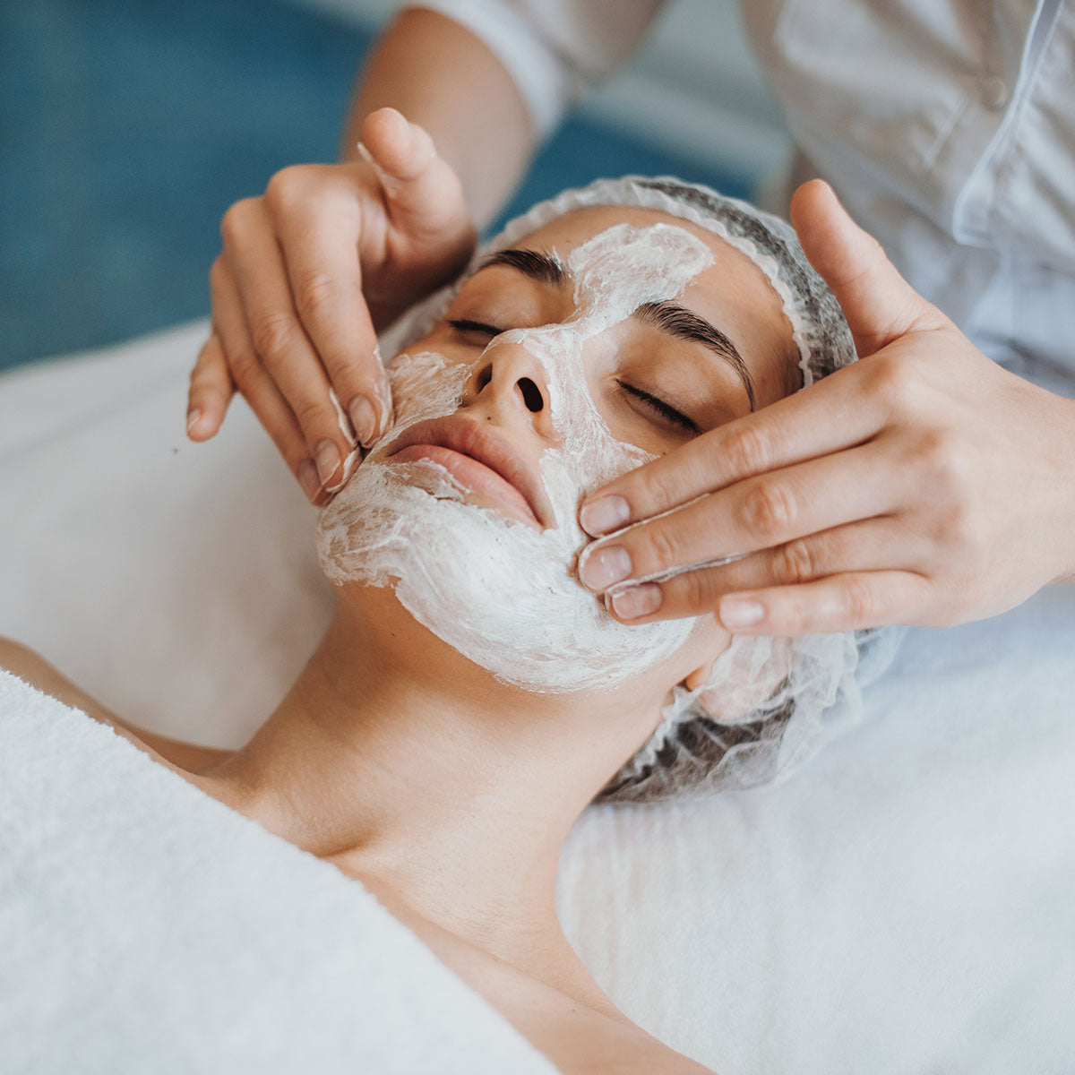 Behandling - book her